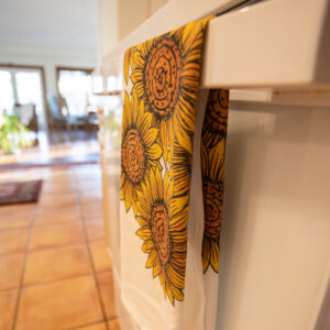 Alternative view of Kayla Bol Original Sunflower Hand Towel